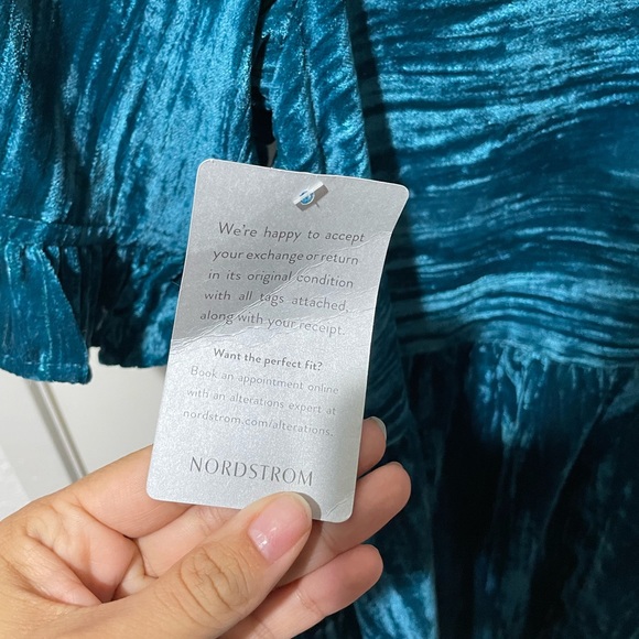 Melloday velvet ruffle sleeved mini dress - Picture 4 of 7